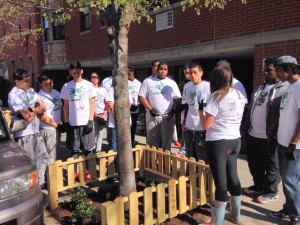 Dana Rachlin presenting a gardening workshop to students. 